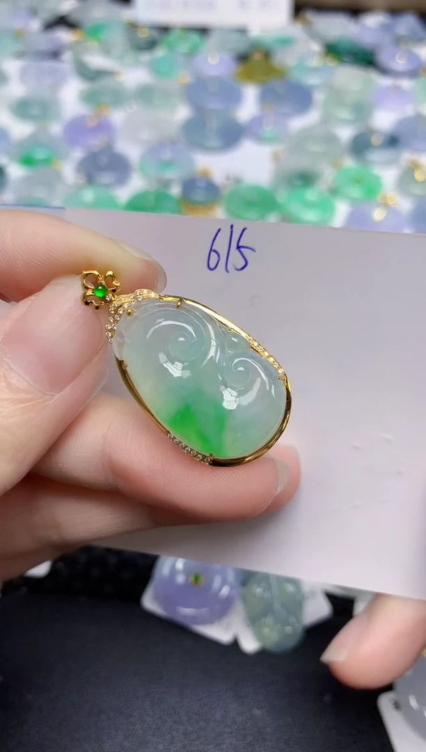 颈饰18K金镶嵌翡翠天然缅甸翡翠A货翡翠百元以上9元证书费自理