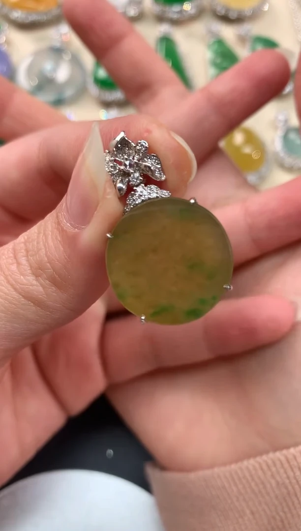 【闪购商品】翡翠吊坠(不含链)18K金镶嵌A42|9800