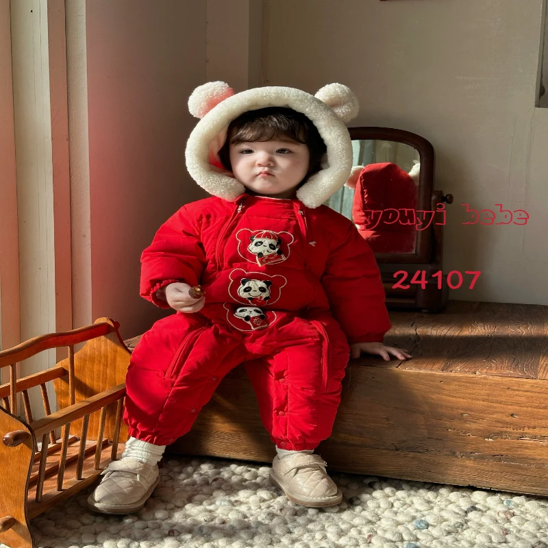 婴儿宝宝卡通三只熊猫百天周岁年服白鸭绒羽绒服4107