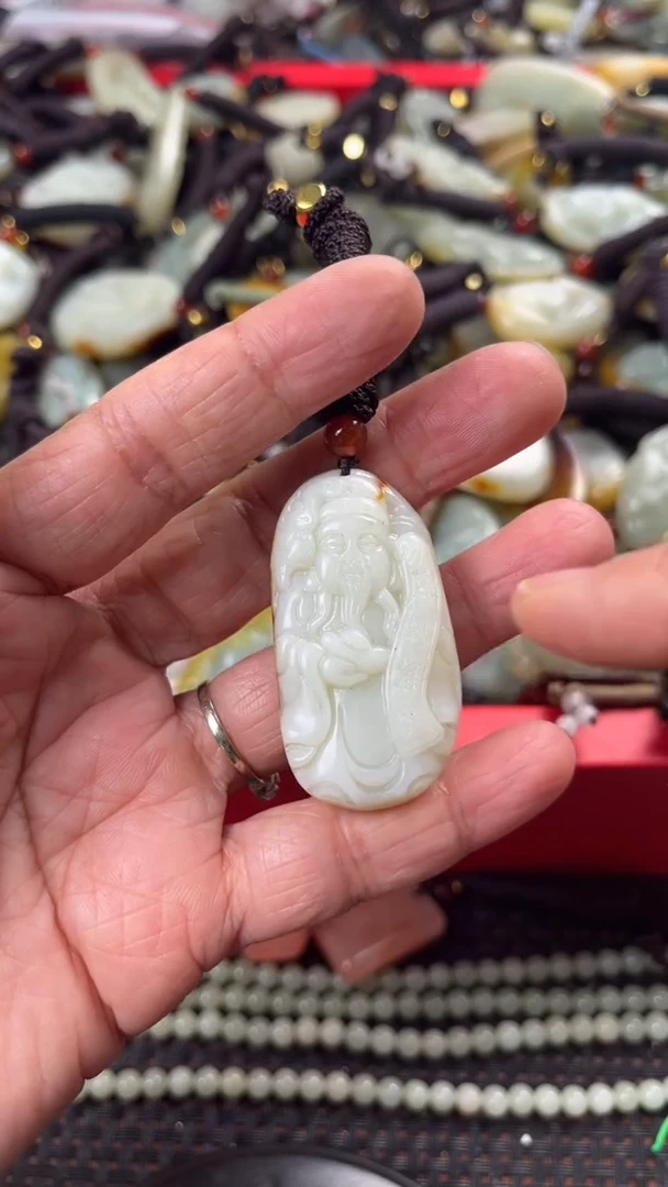 【闪购商品】和田玉颈饰未镶嵌多样性发货没有证书拍一发一有瑕