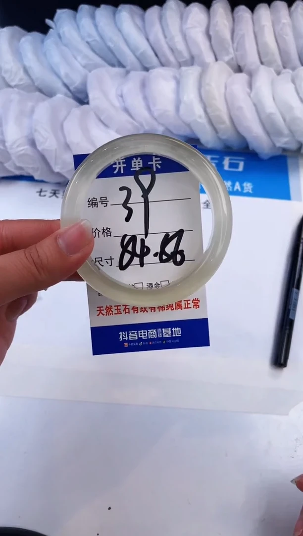 【闪购商品】石英质玉手镯未镶嵌香槟金-53