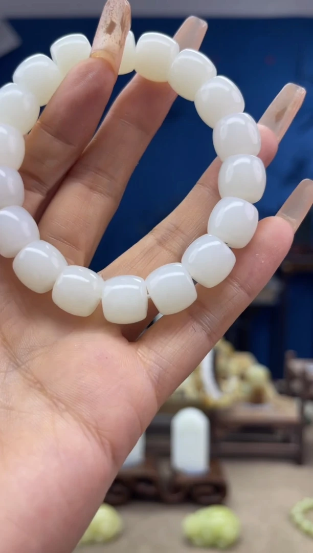 和田玉未镶嵌颈饰1