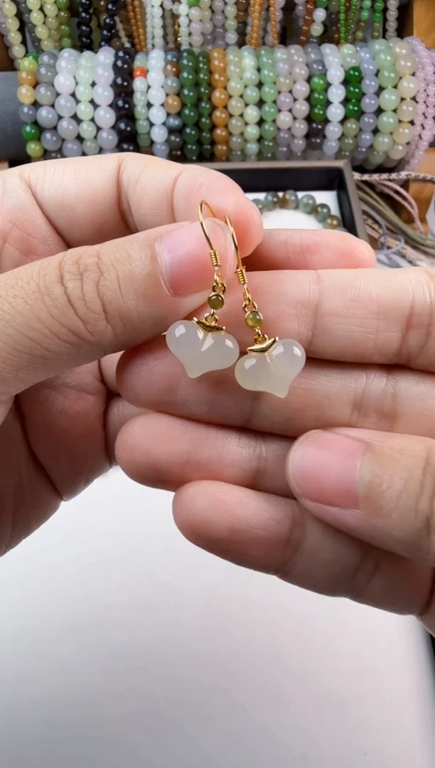 银S925镶嵌和田玉耳饰爱心耳钉一对