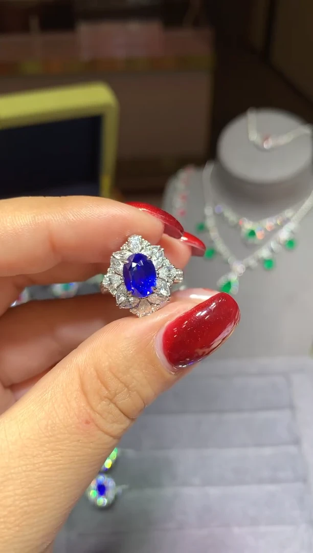 戒指蓝宝石18K金镶嵌3.1ct