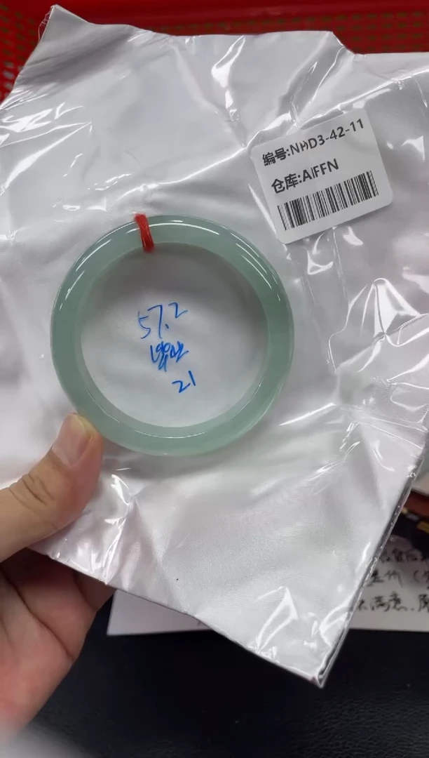 翡翠手镯未镶嵌翡翠手镯