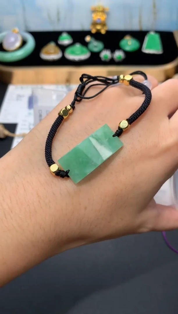 未镶嵌定制翡翠开****?48小时鉴赏期 退货不扣服务费