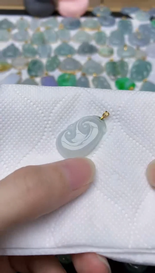 翡翠18K金镶嵌颈饰天然A货翡翠