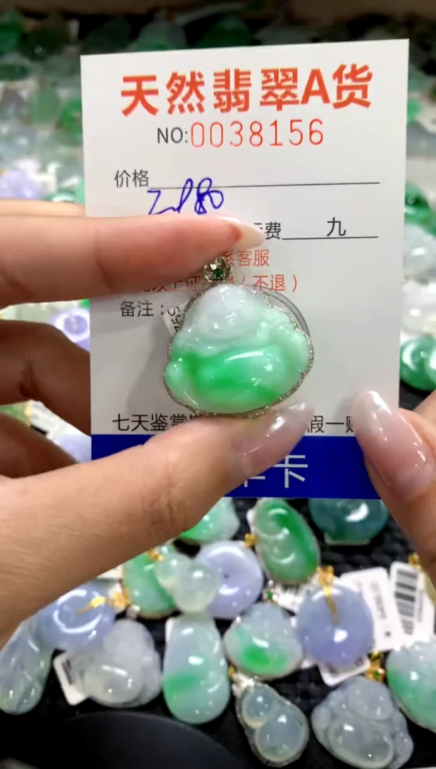 颈饰18K金镶嵌翡翠1