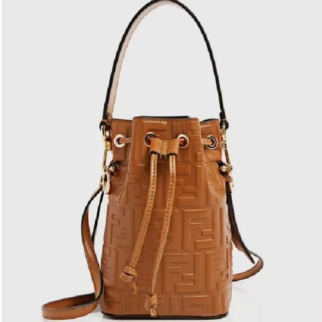 95新 FENDI/芬迪 【白菜】焦糖色 牛皮 小号 水桶包/BGF601890005