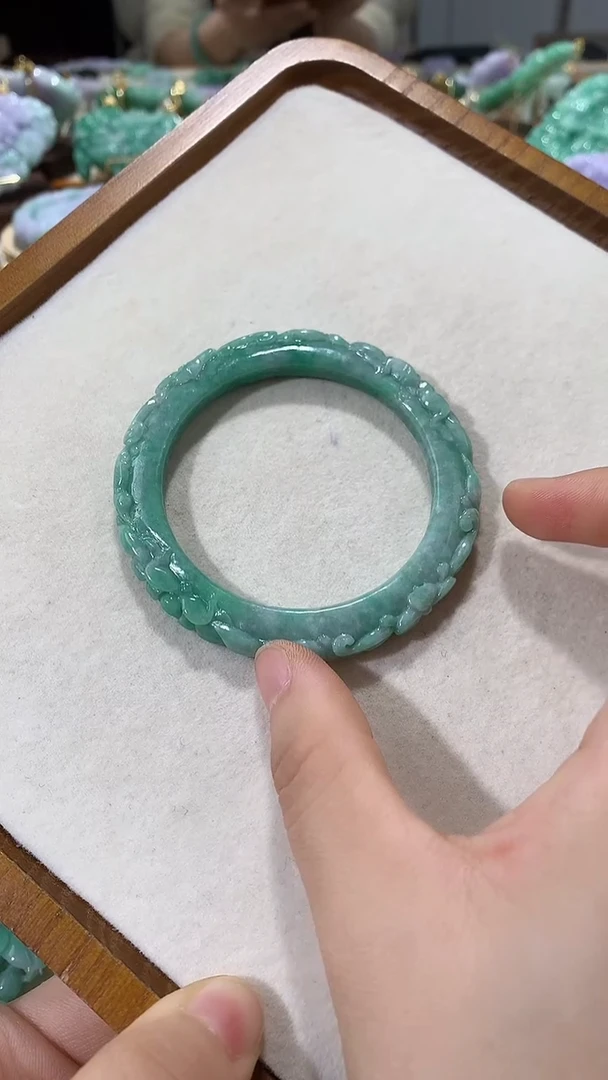 未镶嵌手镯翡翠手镯