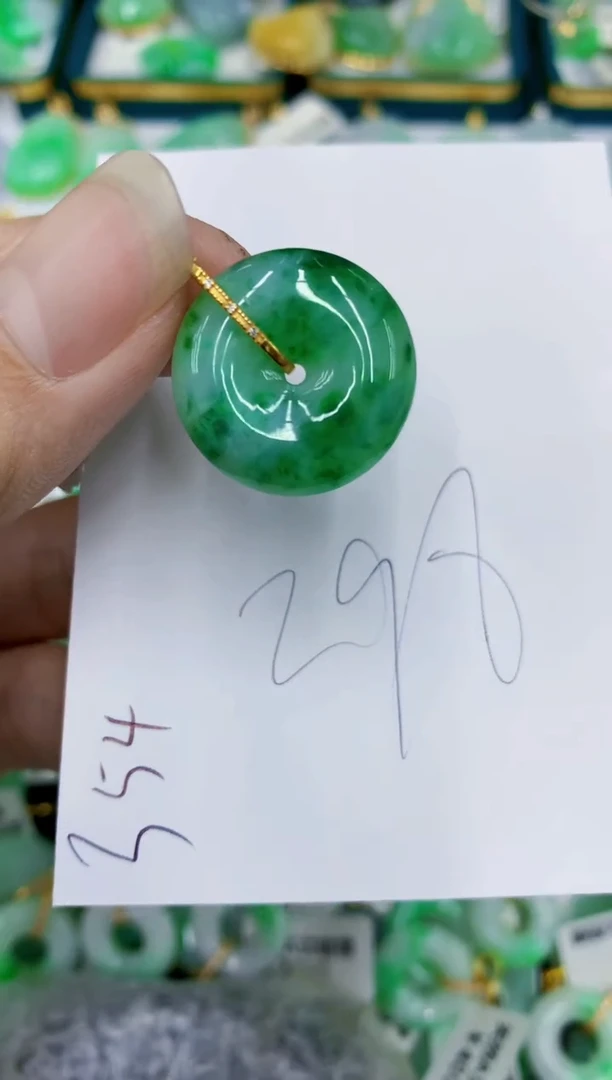 翡翠18K金镶嵌颈饰11111111111