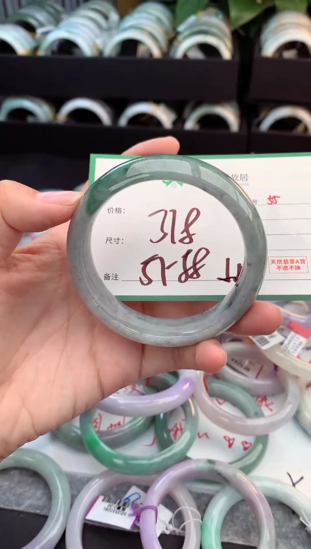 未镶嵌定制翡翠毛货需精细抛光+多人