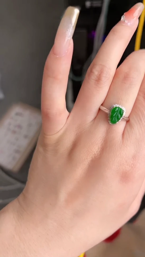 【闪购商品】翡翠戒指18K金镶嵌翡翠戒指