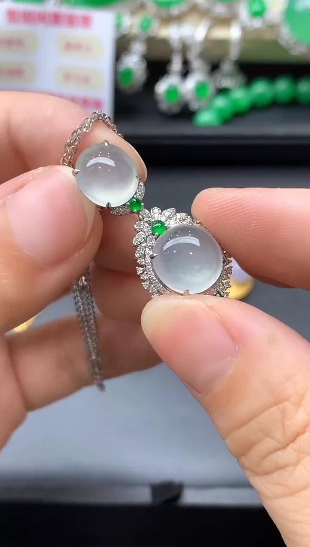 颈饰18K金镶嵌翡翠657-中国好珍宝