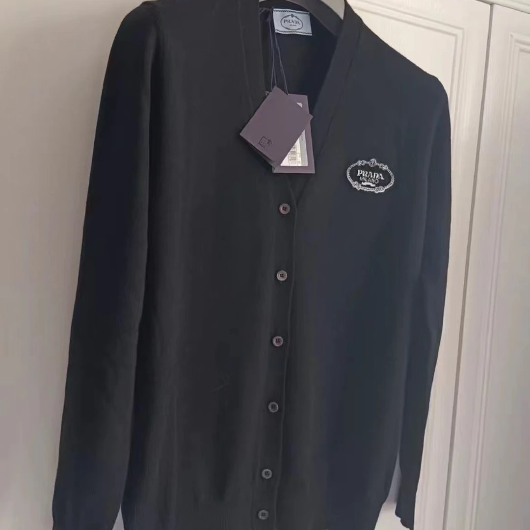全新未使用 Prada/普拉达 Prada 针织logo长袖开衫 黑色/38