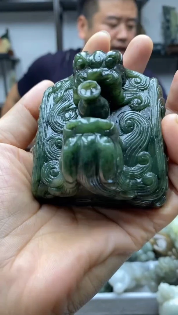 未镶嵌和田玉摆件1