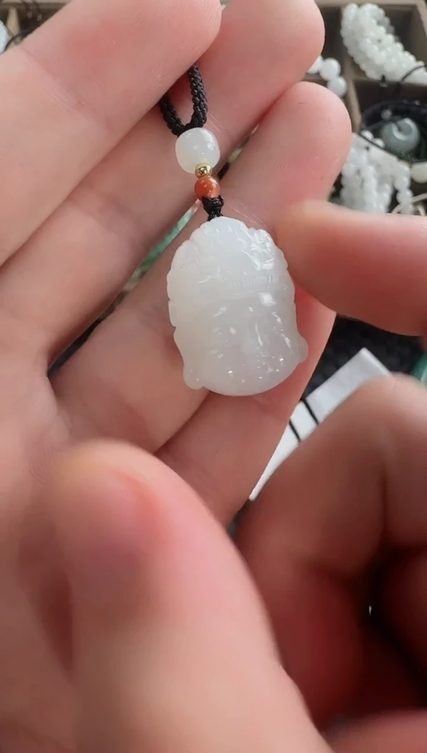 和田玉未镶嵌颈饰佛头