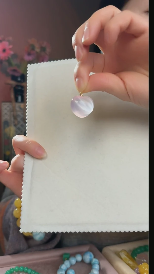 【闪购商品】水晶吊坠(不含链)18K金镶嵌天然爱心粉水晶吊坠