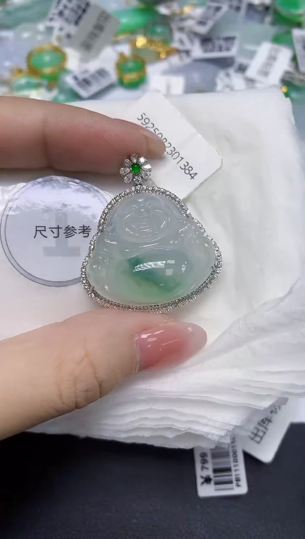 颈饰18K金镶嵌翡翠天然缅甸翡翠A货多样性发一件