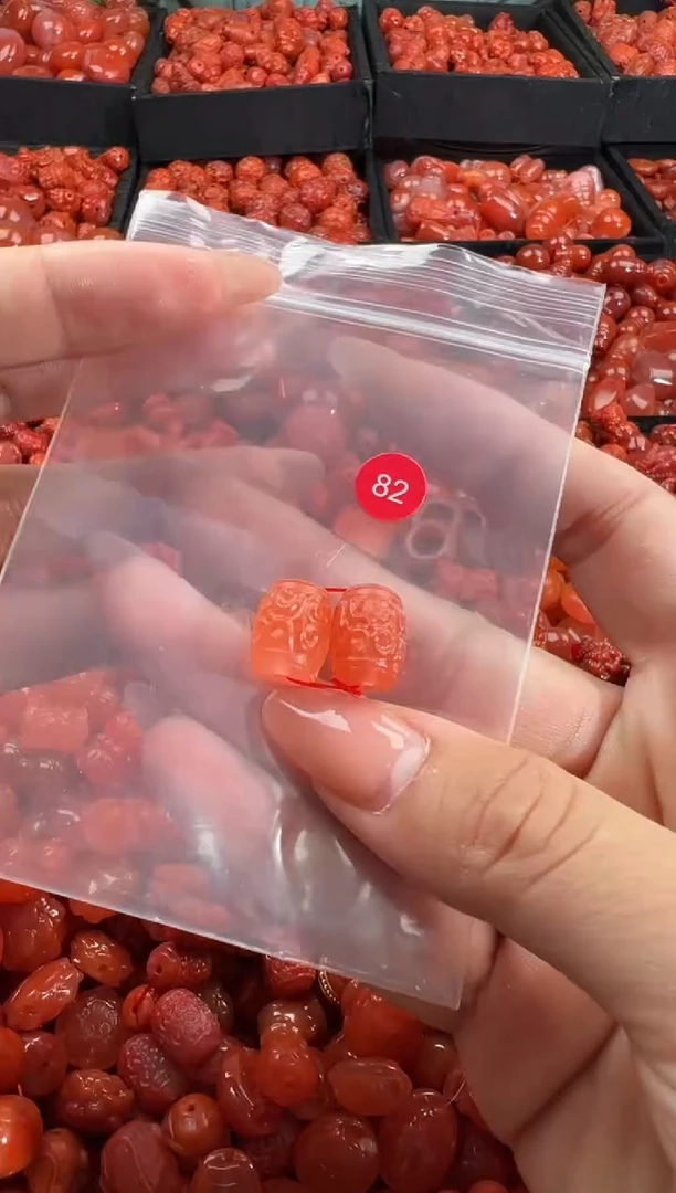 南红玛瑙未镶嵌颈饰1