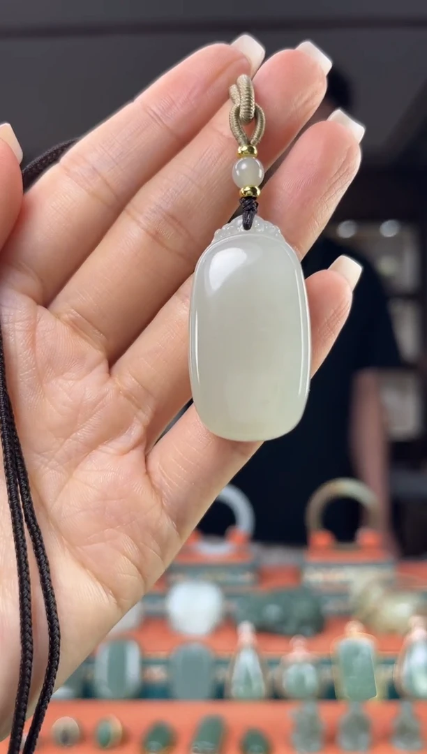 颈饰未镶嵌和田玉佩佩 包容