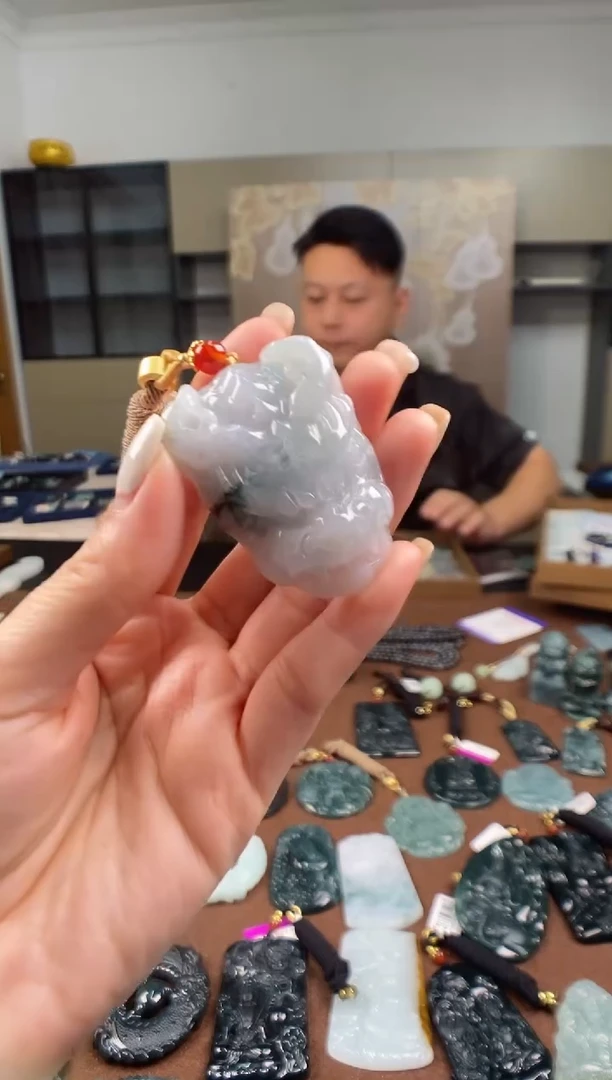 颈饰未镶嵌翡翠 多样性发其一