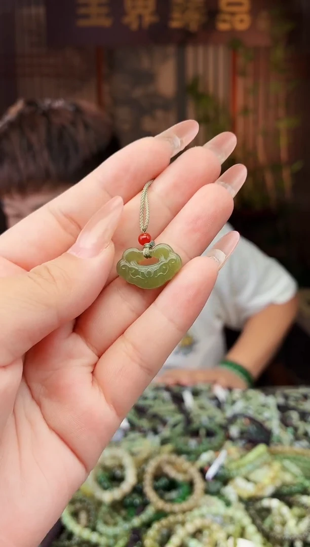 和田玉未镶嵌颈饰拍一发一