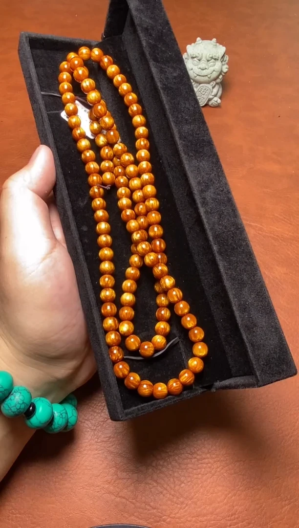 手串精品红色项链一条