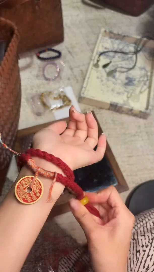 铜铁合金类朱沙描山鬼钱红绳手链