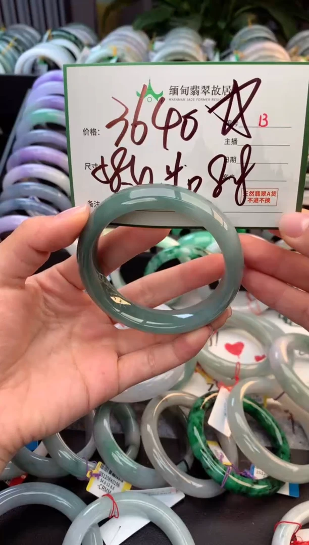 未镶嵌定制翡翠毛货需精细抛光+多人