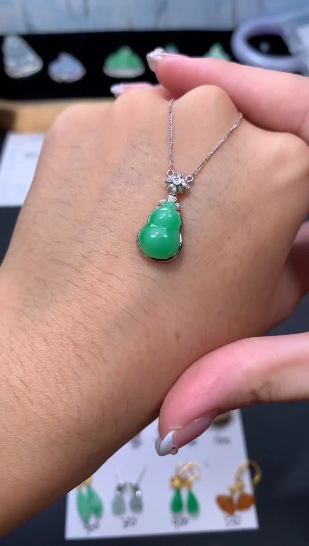 18K金镶嵌定制翡翠48小时鉴赏期 退货不扣服务费