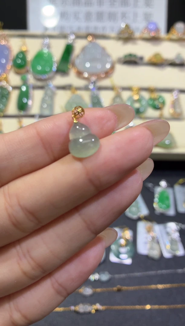 翡翠18K金镶嵌颈饰天然翡翠A货