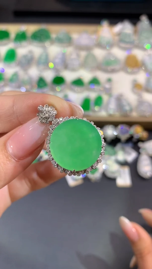 吊坠(不含链)18K金镶嵌翡翠60-圆牌