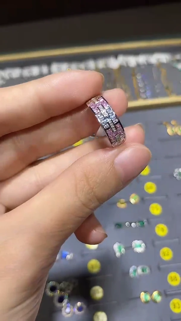戒指蓝宝石18K金镶嵌