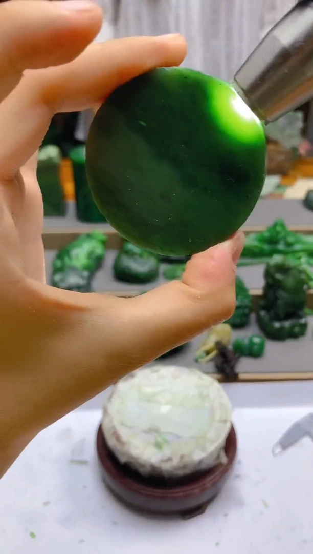 和田玉（碧玉）未镶嵌珠宝半成品随机发货一个、薄