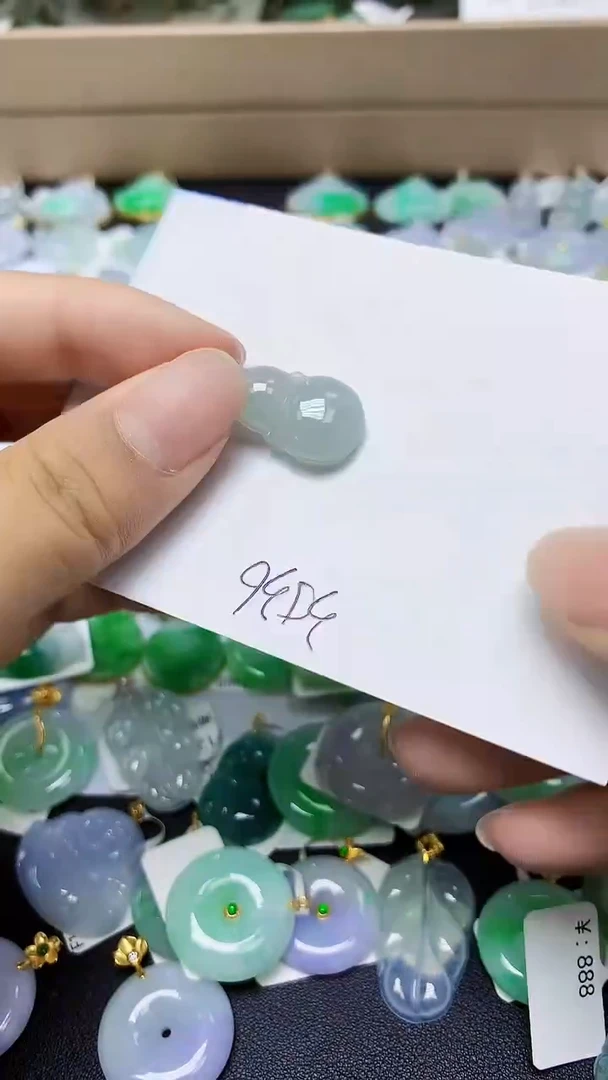 翡翠未镶嵌颈饰天然缅甸翡翠A货