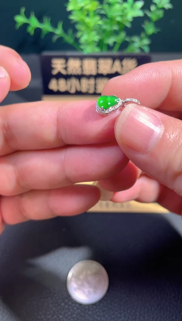 颈饰18K金镶嵌翡翠翡翠