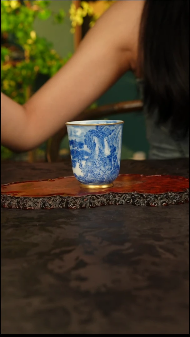 谢凯 青花手绘山水主人杯