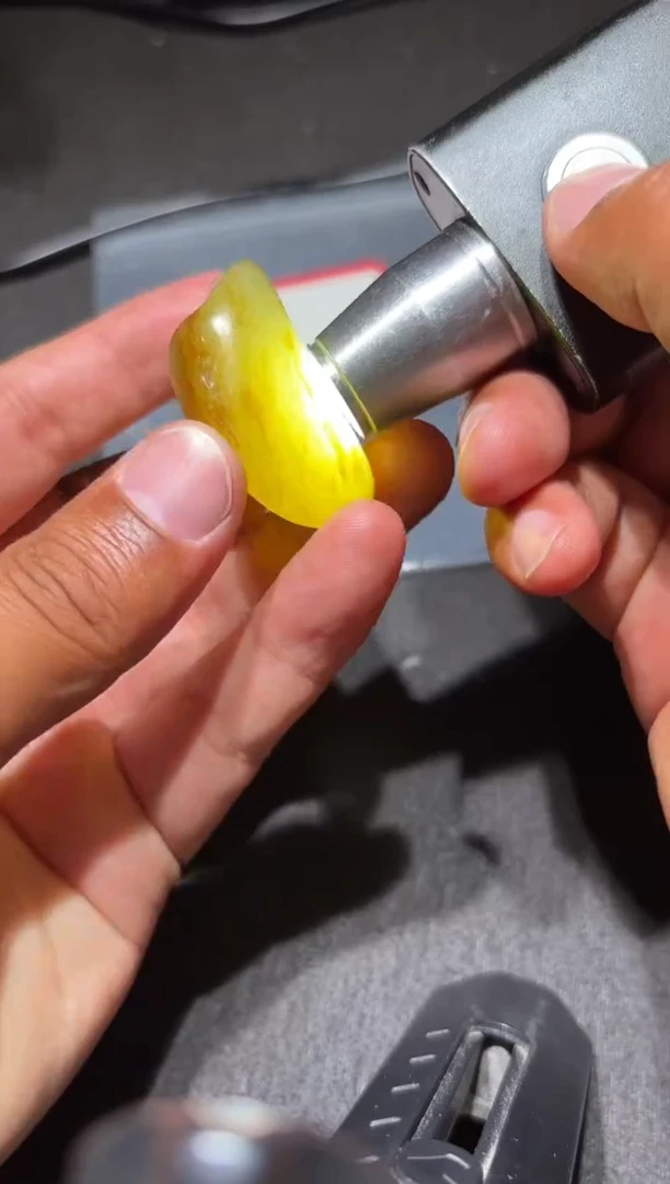未镶嵌和田玉（糖玉）挂件和田玉