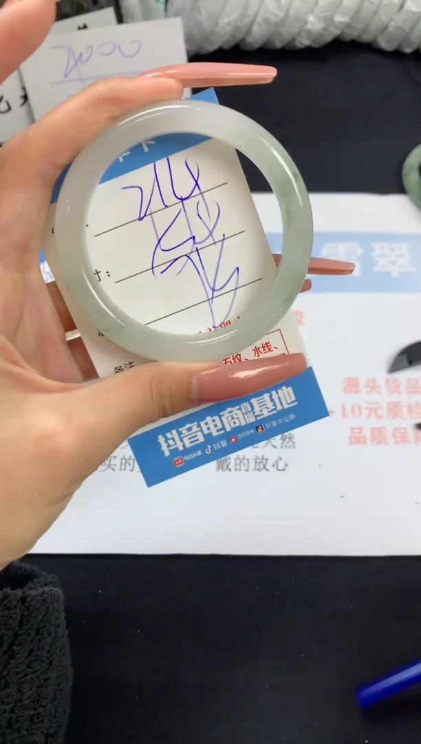 【闪购商品】石英质玉手镯未镶嵌B214