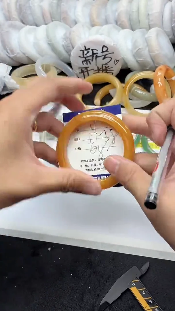 石英质玉手镯未镶嵌51