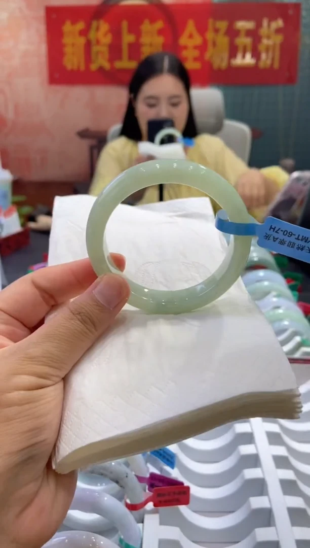 翡翠手镯未镶嵌多人00026966