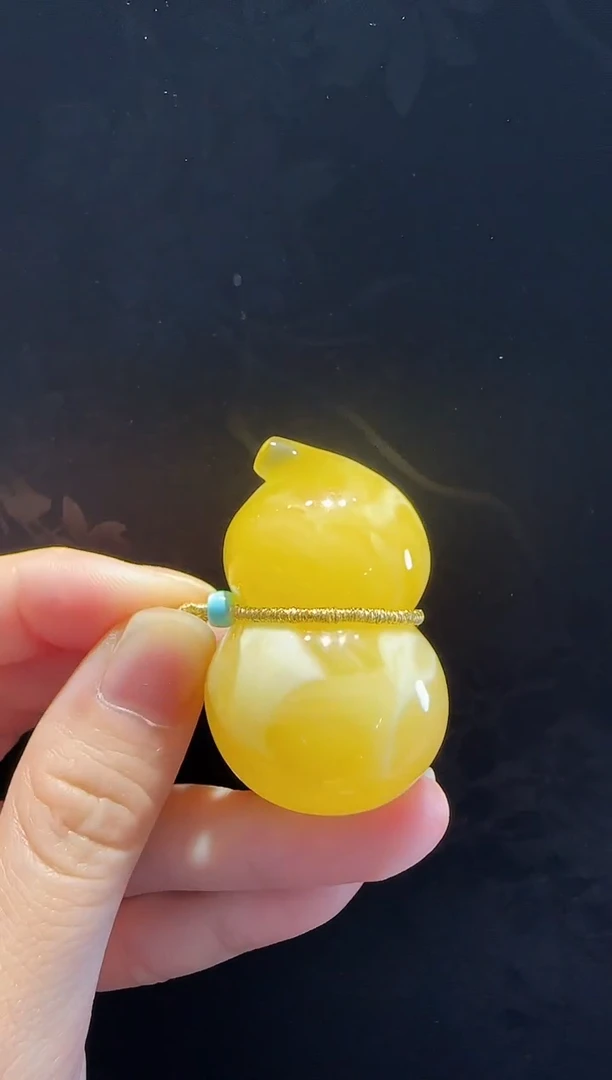 蜜蜡颈饰18K金镶嵌葫芦吊坠