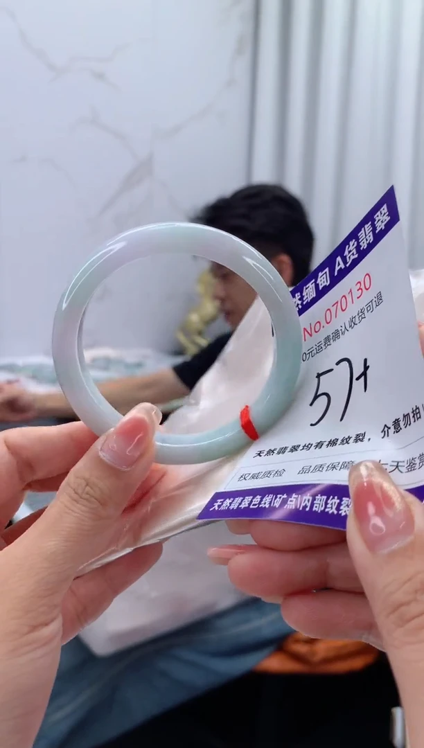 翡翠手镯未镶嵌有纹，完美者勿拍