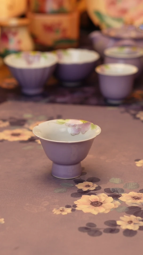 【闪购商品】紫色芙蓉高足杯子······