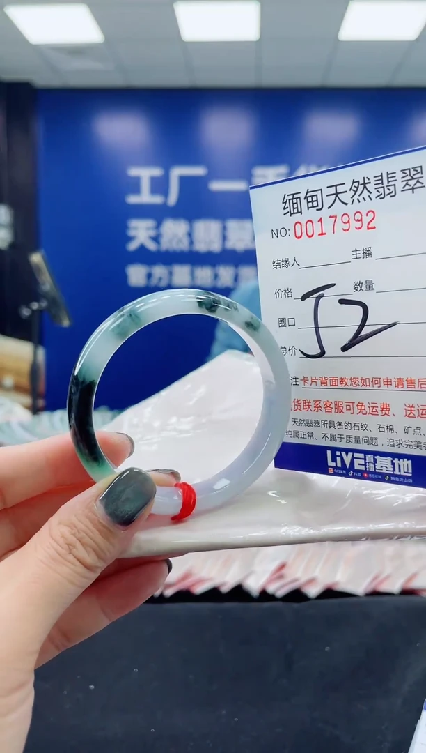 未镶嵌手镯翡翠天然翡翠手镯