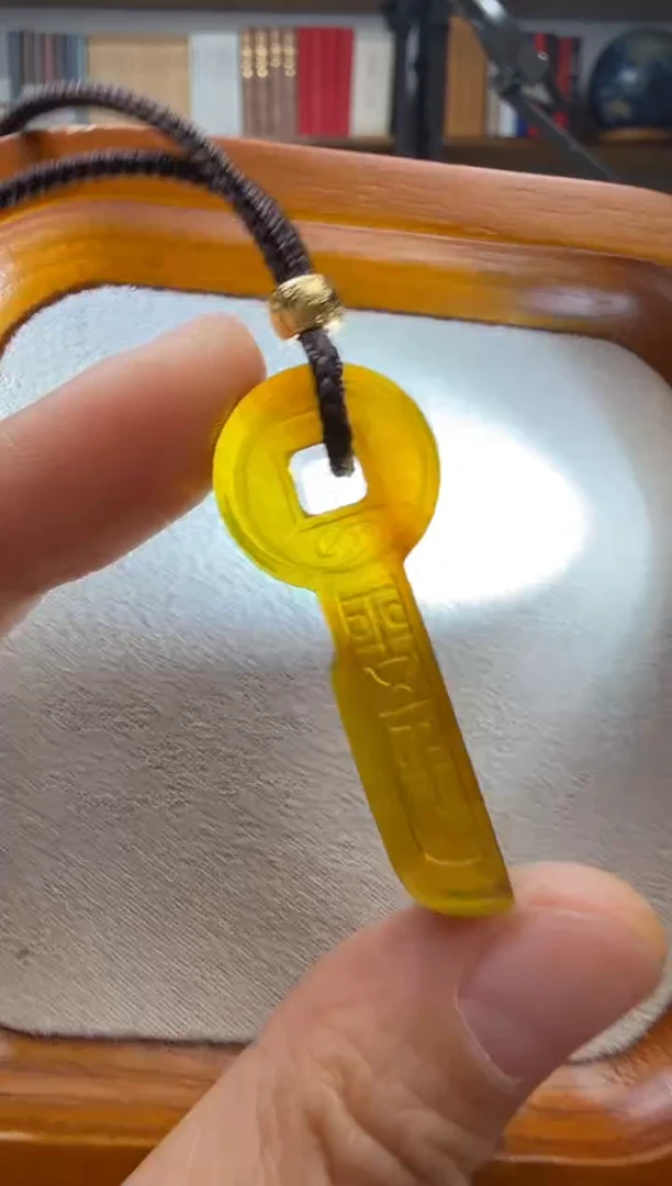 未镶嵌颈饰琥珀一刀吊坠