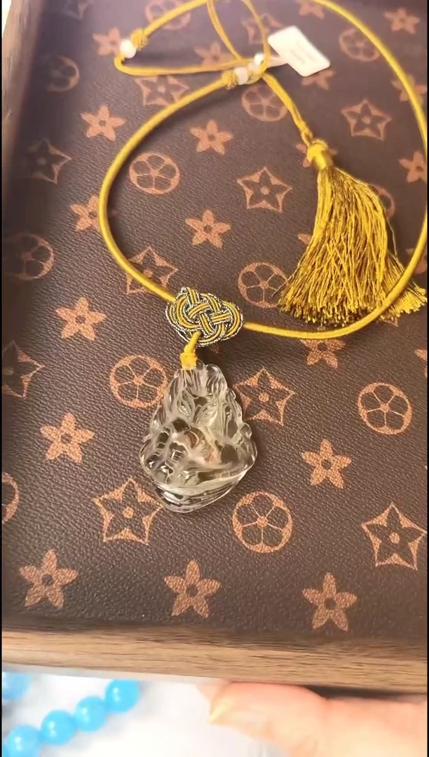 未镶嵌颈饰水晶111