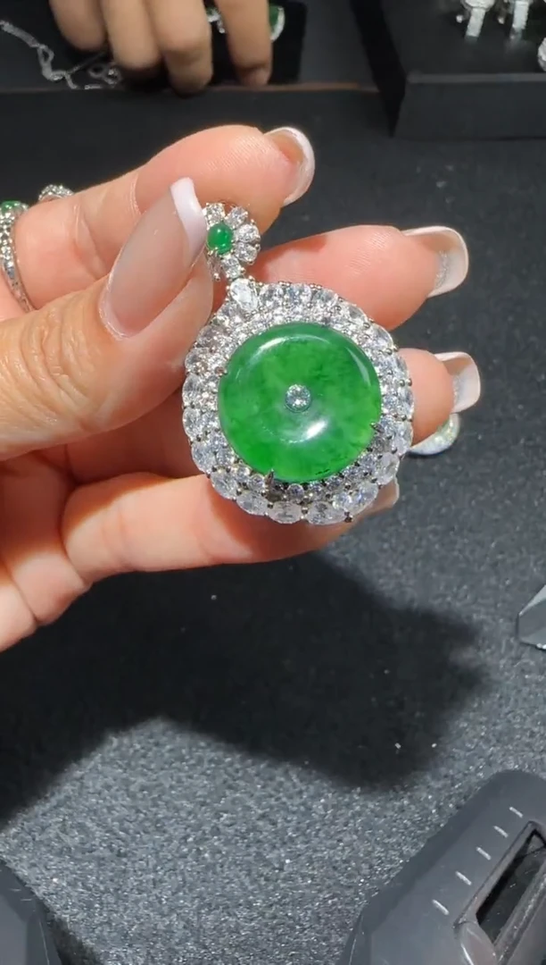 【闪购商品】翡翠吊坠(赠链)未镶嵌多样性发货拍一发一