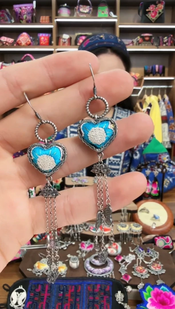 【闪购商品】织绣10蒙阿苏苗绣传承